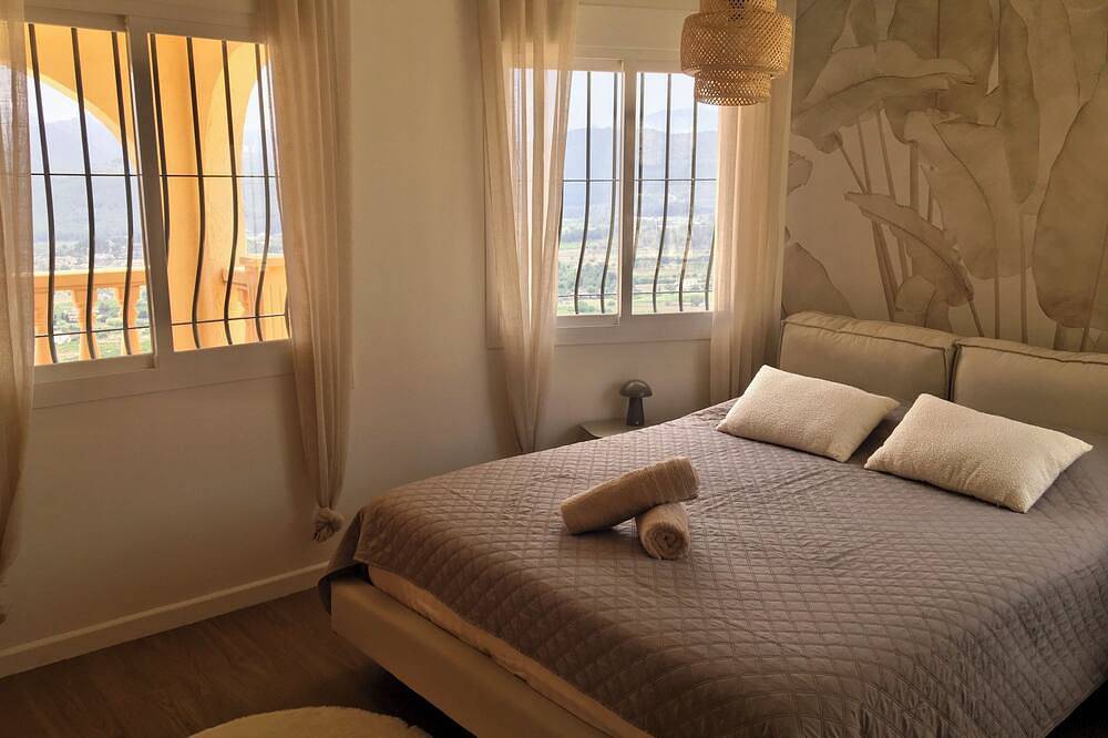 Lujosa villa de 6 habitaciones con vistas panorámicas, ideal para familias. in Xaló, Costa Blanca