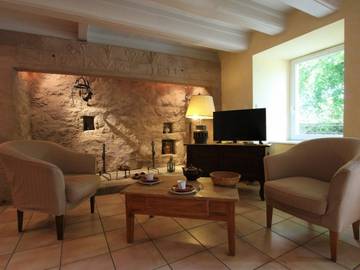 Gîte pour 7 personnes, avec jardin dans Vernassal