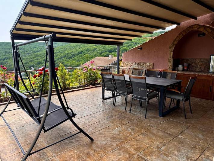 Casa rural para 12 personas, con jardín y vistas, Se admiten mascotas en Bulgaria