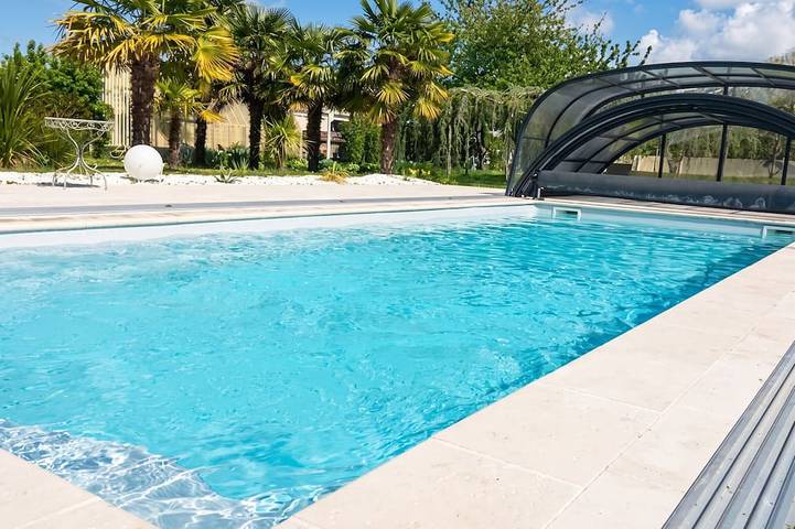Location de vacances pour 4 personnes, avec piscine et terrasse à Saint-Martin-des-Entrées