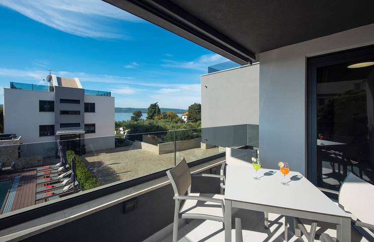 Appart’hôtel pour 4 personnes, avec Balcon/Terrasse ainsi que Piscine et Sauna