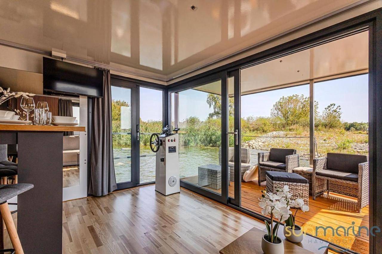 Hausboot Traumzeitboot Helmut - exklusiver Festlieger in perfekter Lage am Scharmützelsee Bad Saarow in Bad Saarow, Dahme-Seengebiet