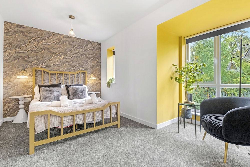 Whiskawaystays Mystic Heights Luxury home in Worcester, Worcestershire