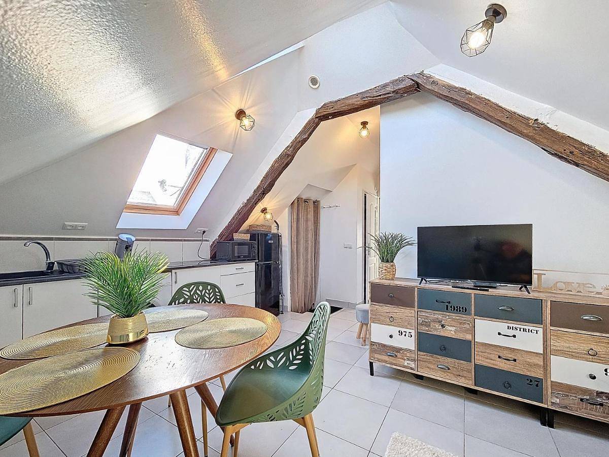 Appartement entier, Two-Bedroom Apartment in Annet-sur-Marne, Seine-et-Marne
