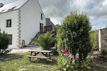 Location de vacances pour 12 personnes, avec jardin ainsi que jacuzzi et terrasse à Saint-Jean-Trolimon