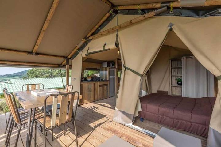 Tente pour 5 personnes, avec bassin pour enfant dans le Var - 4