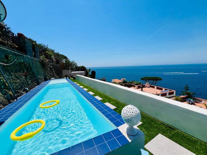 Vacation rental for 10 people, with Balcony and Yard in Campania