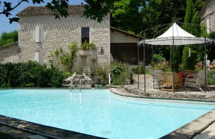 Location de vacances pour 2 personnes, avec piscine et balcon/terrasse à Montaigu-de-Quercy