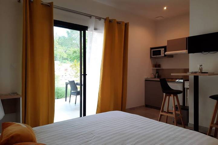 Gîte pour 4 personnes, avec piscine, animaux acceptés à Les Tourrettes - 4