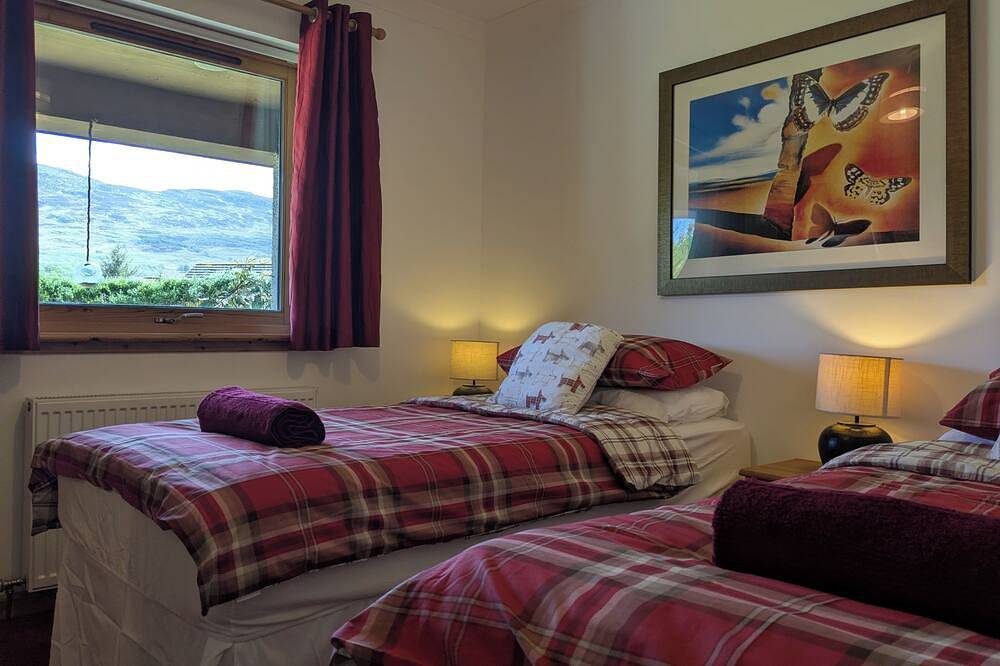 Stunning modern spacious 2 bedroom cottage in heart of the highlands - Loch Ness in Fort Augustus, Highlands