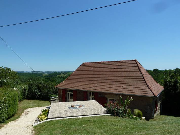 Gîte pour 6 personnes, avec piscine ainsi que terrasse et jardin - 1