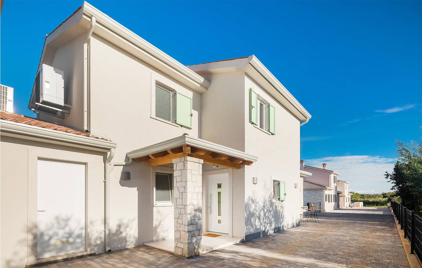 Urlaub am Meer: Gemütliche 1-Zimmer-Wohnung mit Terrasse und beheiztem Pool in Umag und Umgebung