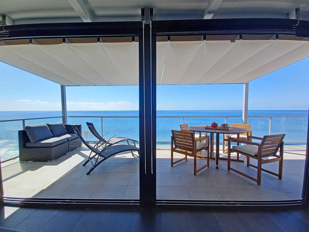 Ganze Wohnung, Ferienwohnung 'The Wave House - Seaside Haven' mit Meerblick, Wi-Fi und Klimaanlage in Jardim do Mar, Madeira