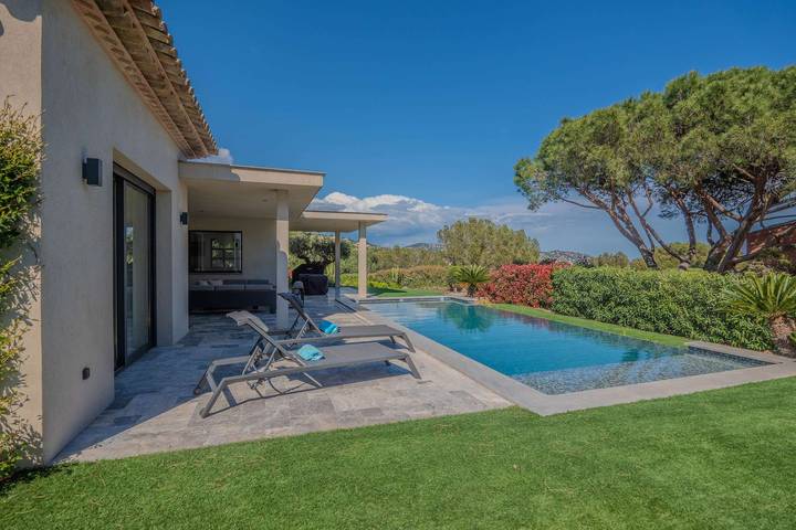 Gîte pour 10 personnes, avec piscine et jardin, adapté aux familles dans Plage de la Nartelle - 2