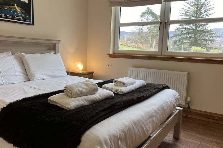 Oiseval is a pet friendly cottage with magnificent views. in Fort Augustus, Loch Ness