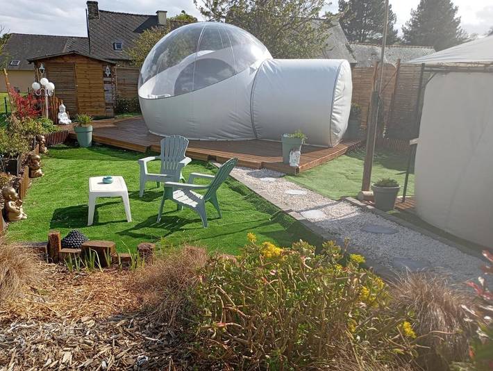 Tente pour 2 personnes, avec Jacuzzi ainsi que Terrasse et Jardin en Ille-et-Vilaine