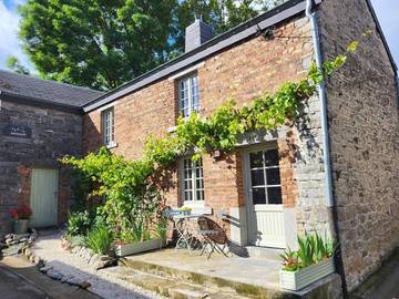 Gîte pour 4 personnes, avec jacuzzi à Tellin
