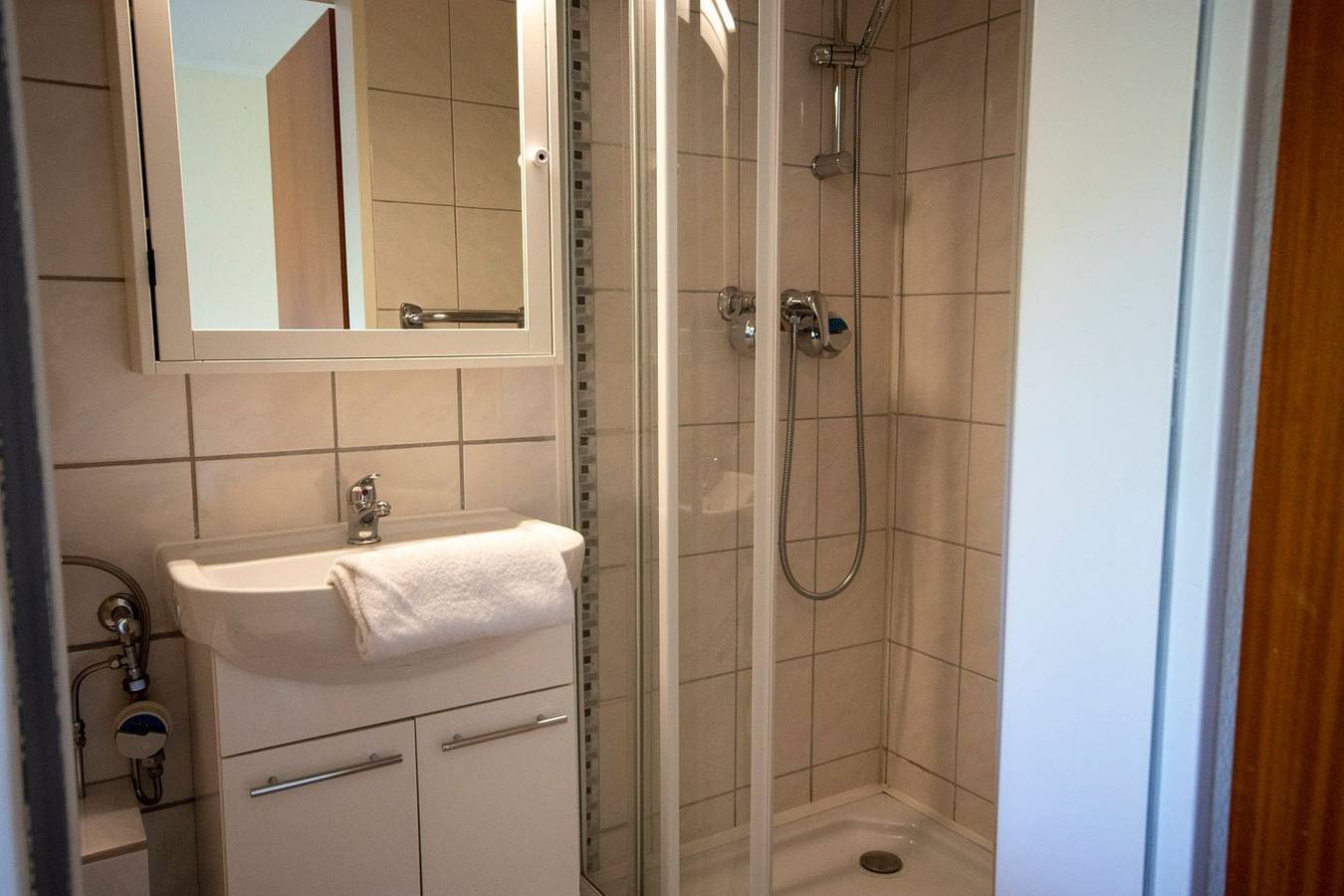 Ganze Wohnung, Modernes Studio-Apartment für 2 Personen mit Schwimmbad und Sauna im Haus in Sahlenburg Strand, Cuxhaven