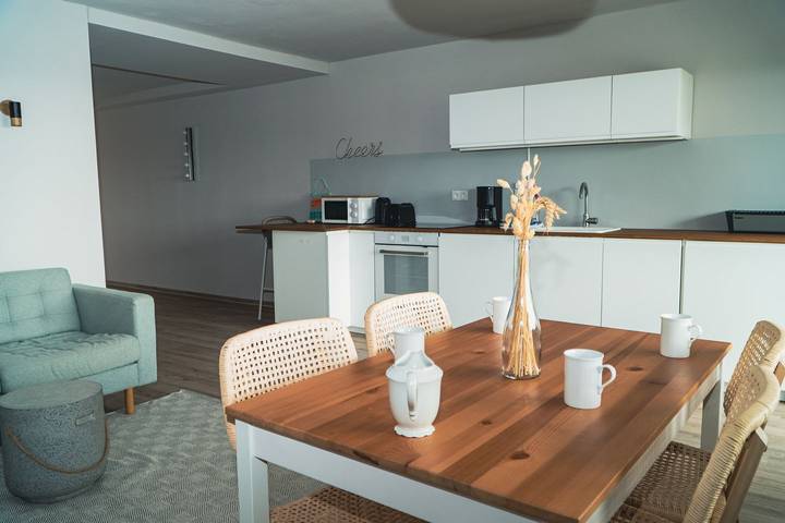 Ferienwohnung für 4 Personen, mit Terrasse und Garten sowie Sauna und Seeblick in Rettin