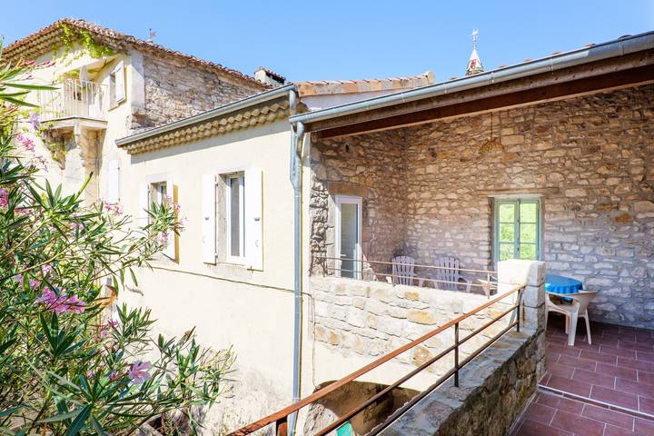 Geheel appartement, Appartement 'Le Petit Manoir Piscine Partagée' met balkon, wifi en airconditioning in Les Vans, Cevennen