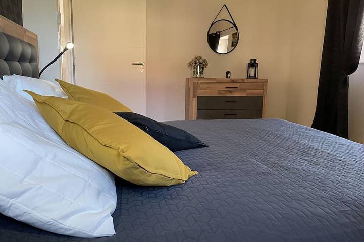 Gîte pour 4 personnes, avec jardin dans Thiel-sur-Acolin - 2