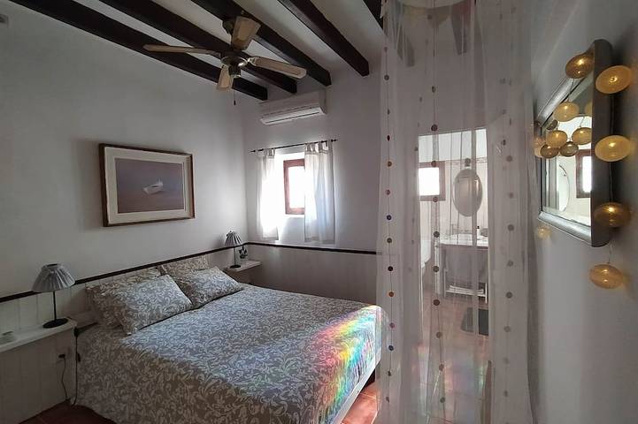 Ganze Wohnung, Rustikale Wohnung 50 m vom Strand entfernt in Ocean Beach Ibiza, Sant Josep de sa Talaia