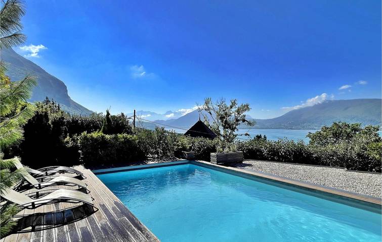 Moderno apartamento junto al lago con piscina y terraza in Veyrier-du-Lac, Región de Annecy