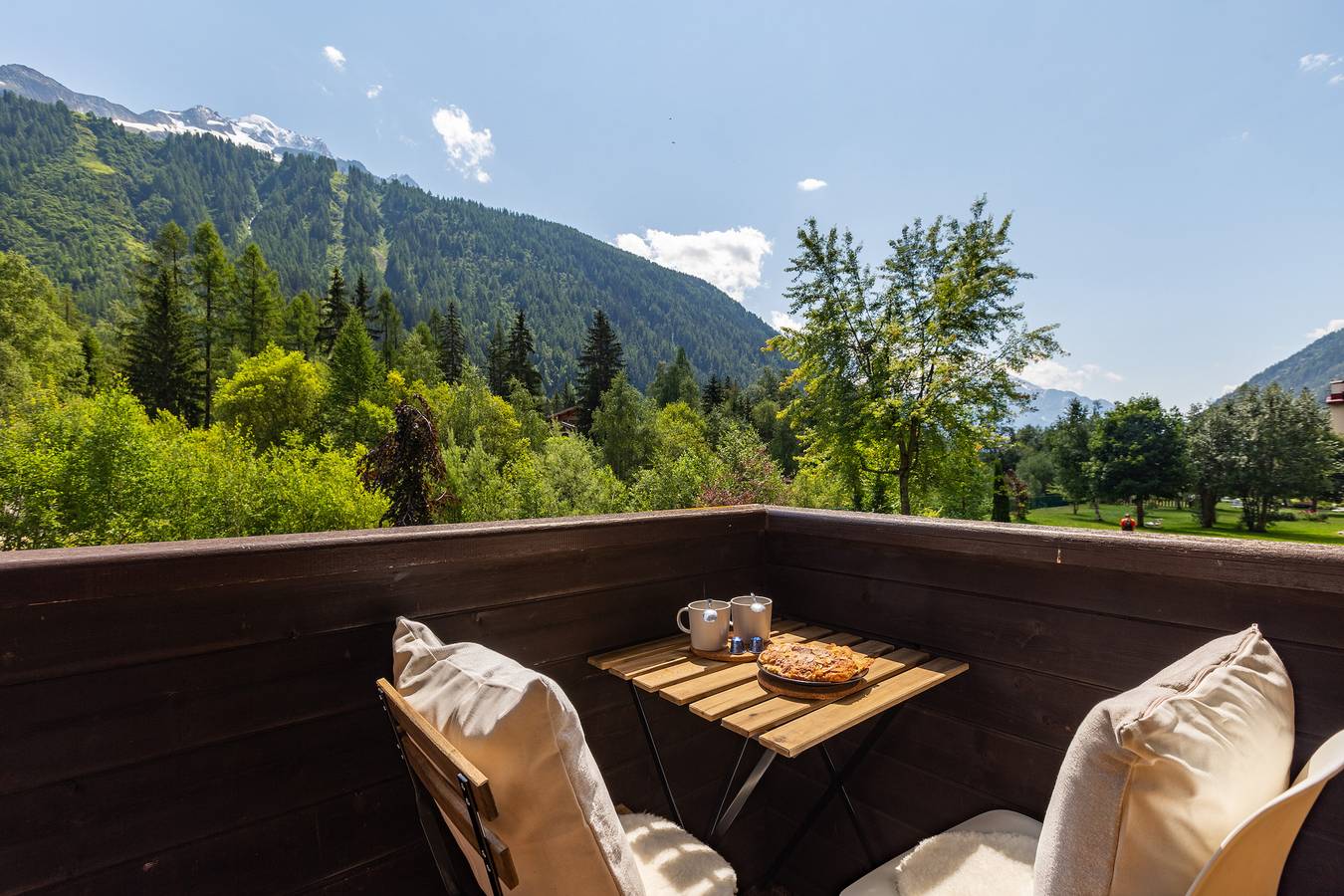 Ganze Wohnung, Grand Roc C16 280m from Slopes, View, Parking & Wifi in Argentière, Chamonix