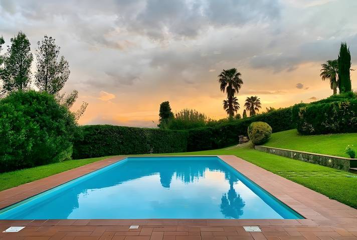 Villa Ott con Piscina Privata, Giardino Privato e Wi-Fi in Crespina Lorenzana, Colline Pisane