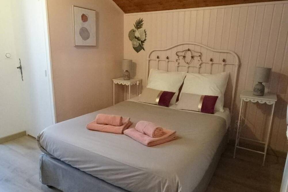 Charming B&B for a sunny getaway with seasonal pool in Forcalquier und Umgebung