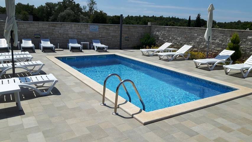 BnB für 2 Personen, mit Pool und Garten sowie Ausblick in Istrien