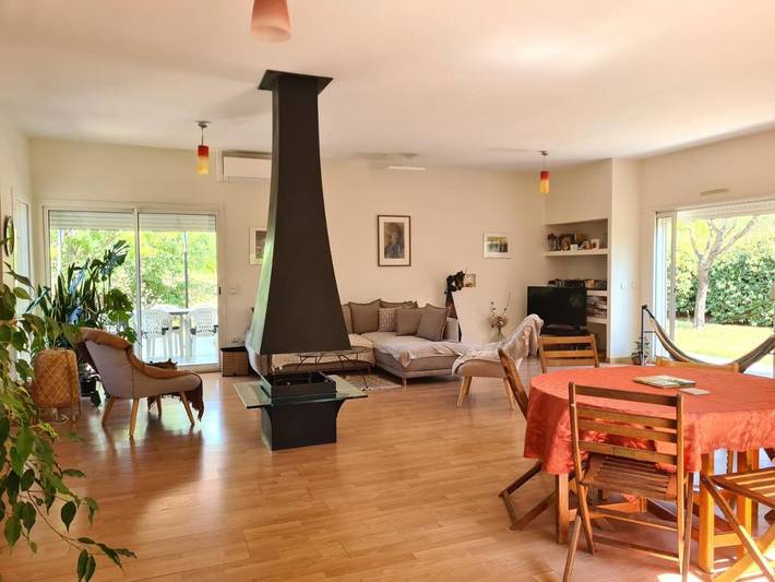 Location de vacances pour 6 personnes, avec piscine ainsi que vue et jardin à Saint-Bauzille-de-Putois - 2