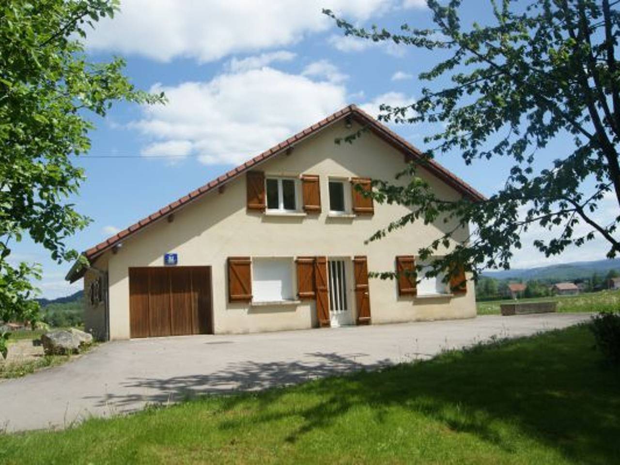 Gîte spacieux avec cheminée, proche nature, accessible Pmr, idéal famille et motards in Anould, Saint-Dié-des-Vosges