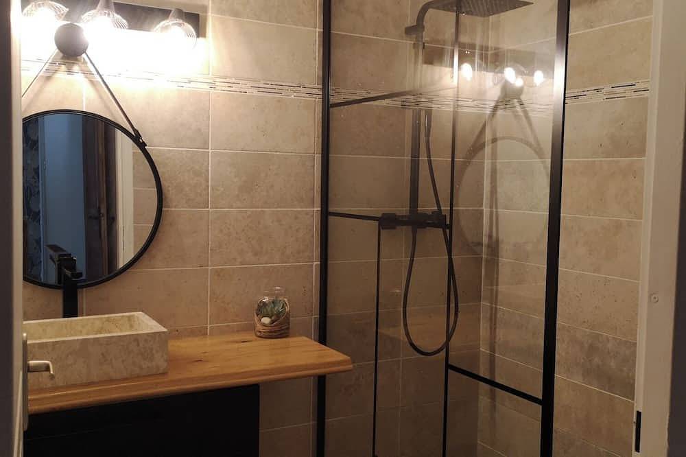 Appartement entier, T2 Avec Terrasse in Rougiers, Région de Brignoles