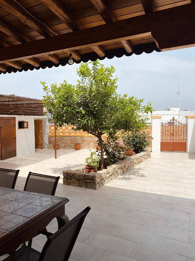 Ferienwohnung für 4 Personen, mit Garten in Archangelos