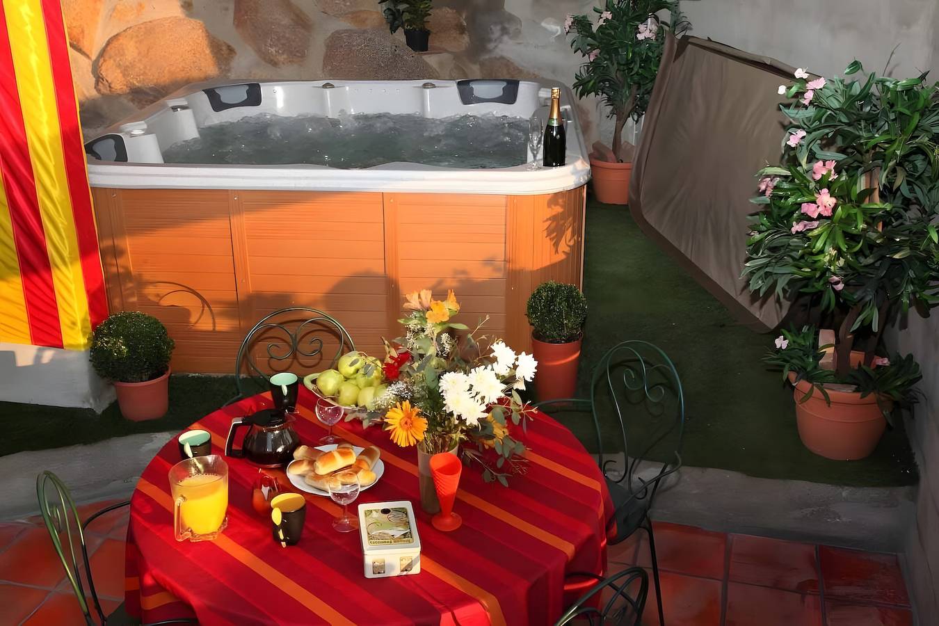 Tour catalane – Mas catalán con vistas panorámicas y jacuzzi privado in Ille-sur-Têt, Región de Prades (Francia)