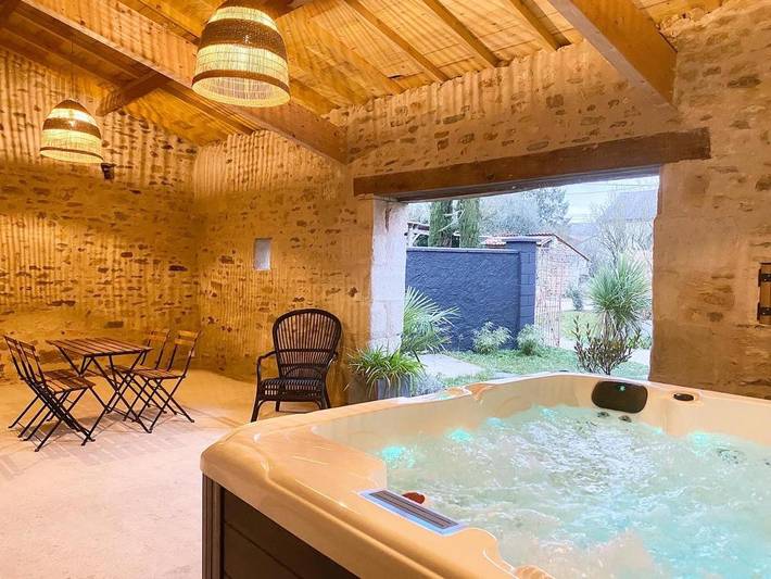 Location de vacances pour 4 personnes, avec jacuzzi et jardin à Vendeuvre-du-Poitou - 2