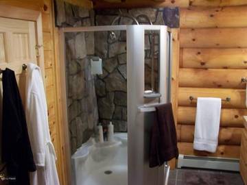 Lodge for 16 Guests in Lake Wallenpaupack, Pocono Mountains, Picture 2