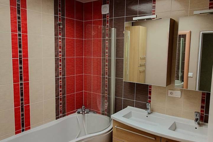 Gîte pour 4 personnes, avec terrasse et jardin ainsi que piscine et jacuzzi à Aramon - 2