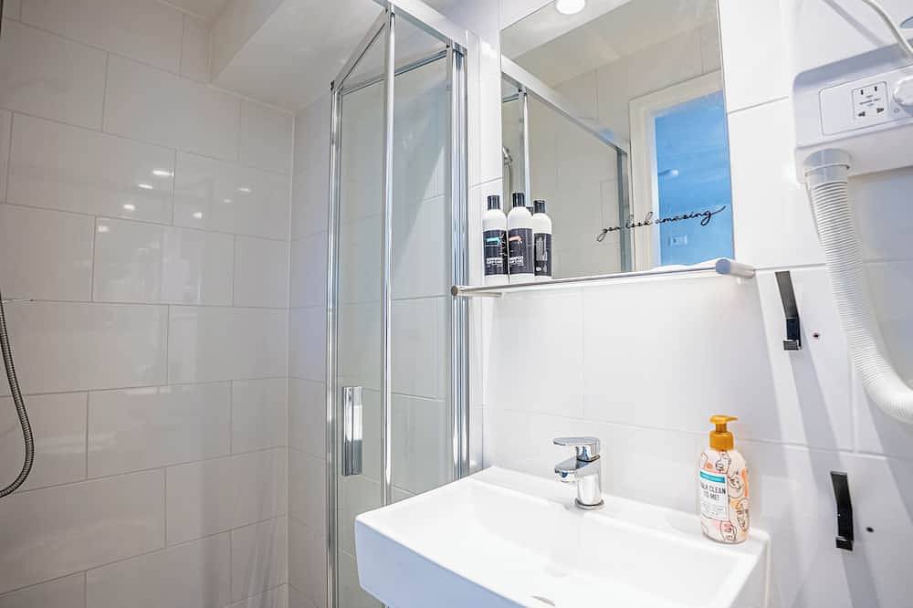 Ganze Wohnung, Hotel Nine Zandvoort - Room 1: 2 Erwachsene, 2 Kinder in Zandvoort, Niederländische Nordsee