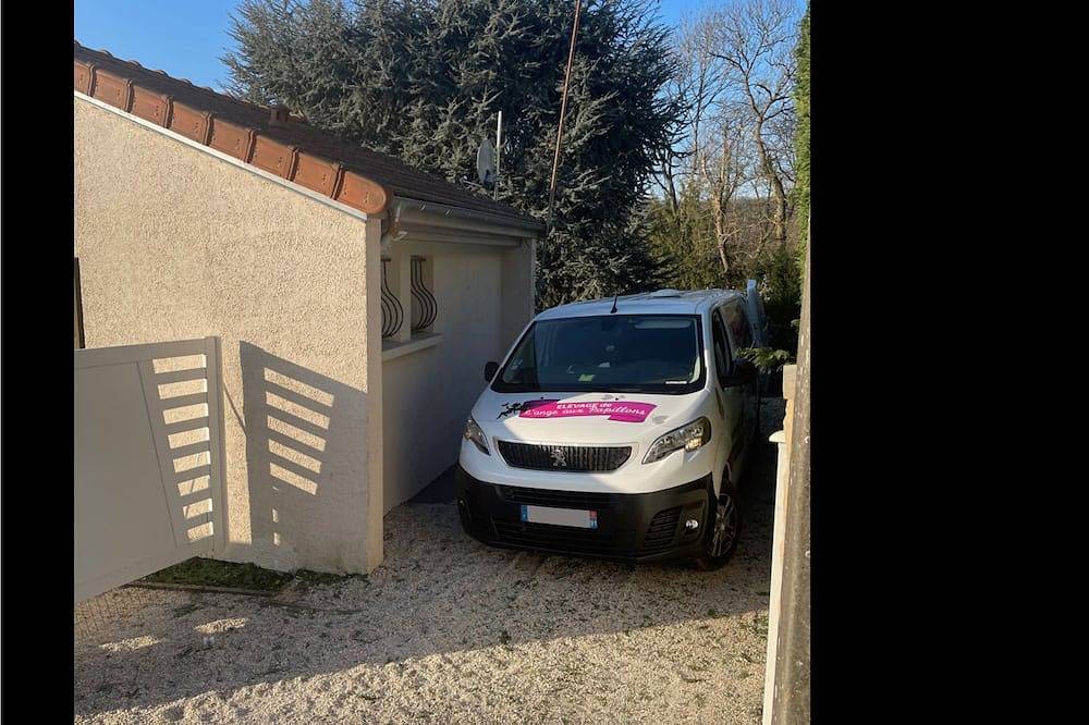 House with independent basement and parking 2km from Versailles in Buc, Yvelines