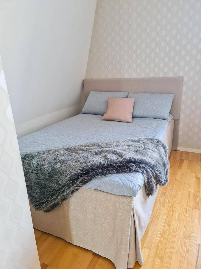 Appartement entier, Apartment with Balcony in Västeras, Västmanland