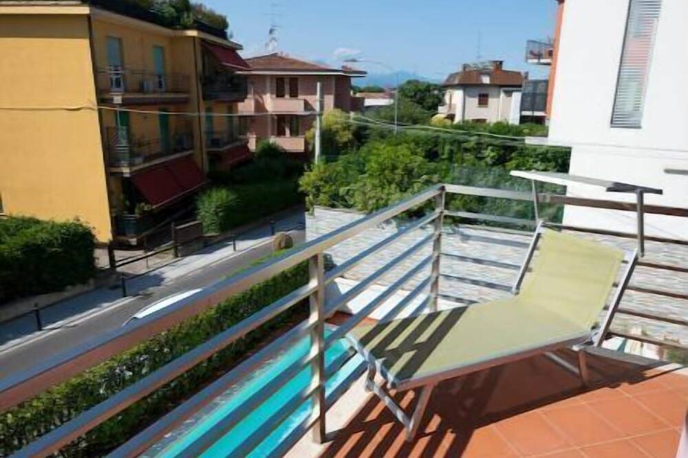 Apartamento entero, The Best - Swimming Pool - Hydro - Sauna- Shower Chrome T in Desenzano del Garda, Montañas Garda