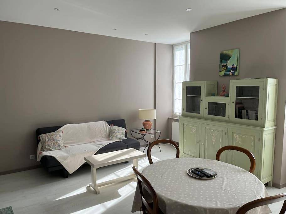 Appartement entier, Two-Bedroom Apartment in Millau, Parc naturel régional des Grands Causses