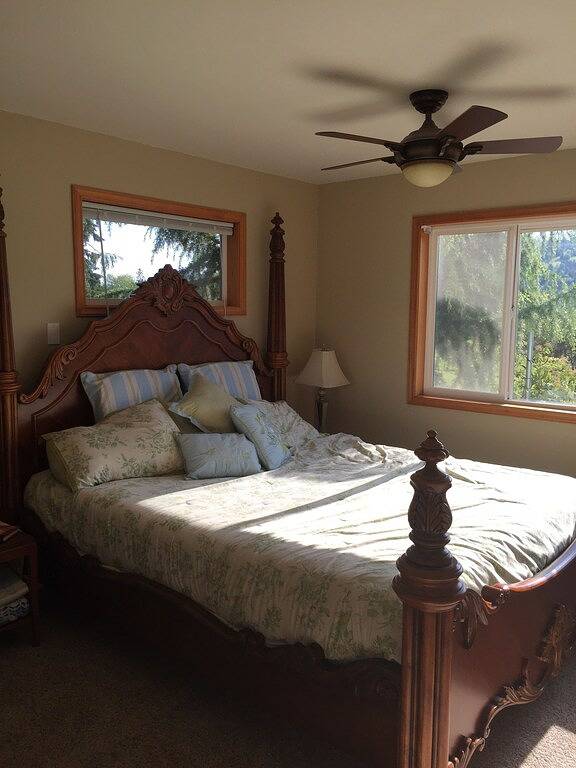 Schöne private renovierte Sunny Cabin Haus mit Wald, Wiese und Wildlife in Hurricane Ridge