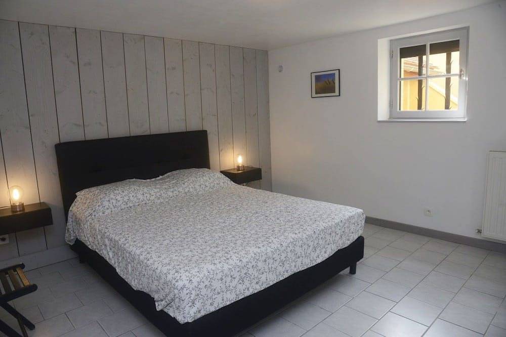 Gite rez de chaussée maison à 200 m du bourg, piscine in Val de Louyre et Caudeau, Périgord Pourpre