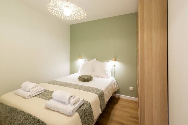 Gîte pour 2 personnes, avec jardin, adapté aux familles à Pessac