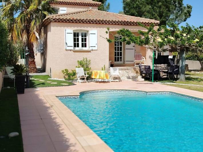 Location de vacances pour 4 personnes, avec jardin ainsi que piscine et terrasse à Tourbes - 2