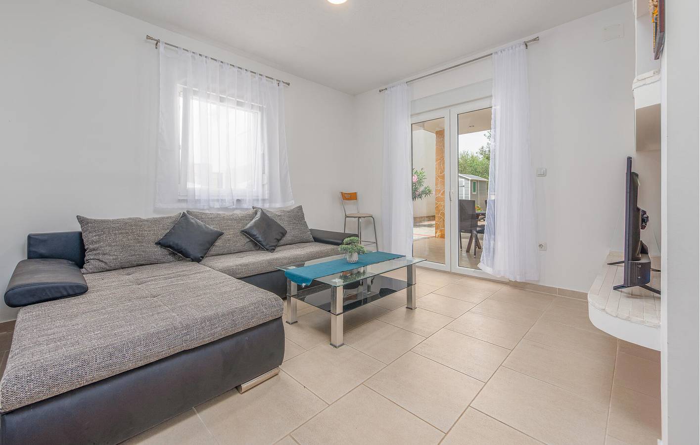 Cijeli apartman za odmor, Apartman za odmor za 6 osoba s vrt in Općina Sveti Filip i Jakov, Zadarska županija