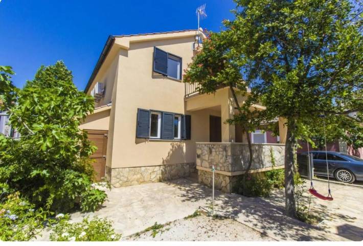 Villa pour 9 personnes, avec jardin et piscine, animaux acceptés à Tribunj - 3